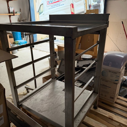 Stainless steel sinks, lantsa, table and baking tray racks used