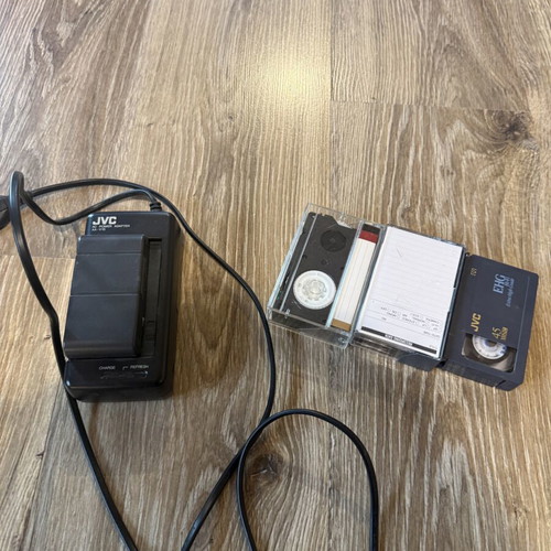 JVC GR AX-280 VHS camcorder with battery and 3 cassettes