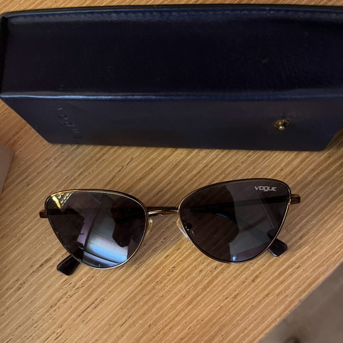 Vogue butterfly-shaped women's sunglasses with rhinestones