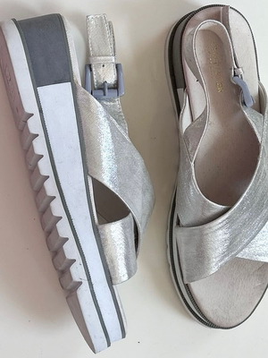 Ima Parker platform sandals size 40, like new, silver