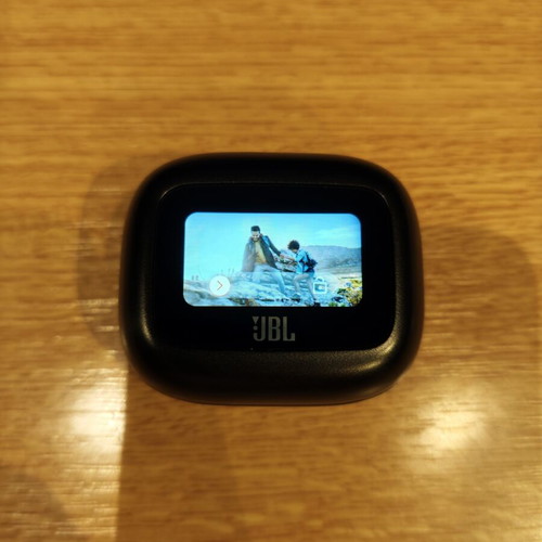 JBL Live Flex 3 earbuds like new with smart charging case