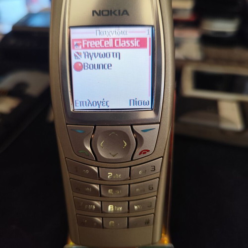 Nokia 6610 mobile phone like new, silver with protective case