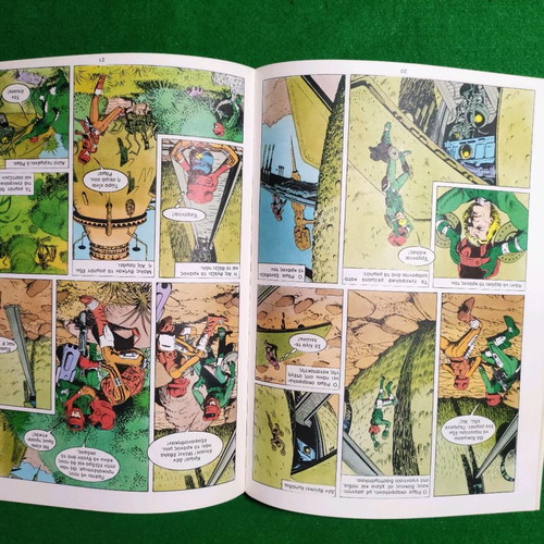 Oi Theoi Apo To Diastima No3 comic book by Erich von Däniken