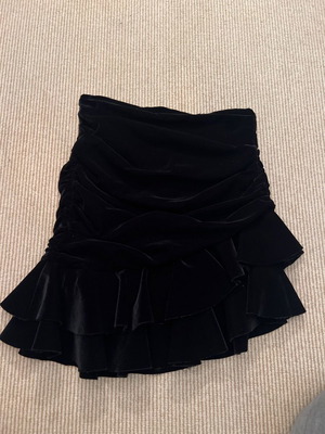 Zara velvet black mini skirt with ruffles new
