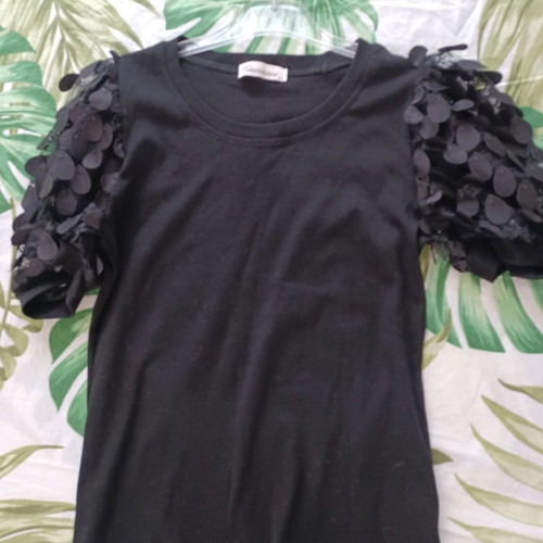 T-shirt with unique sleeve new, size M 38 10, black
