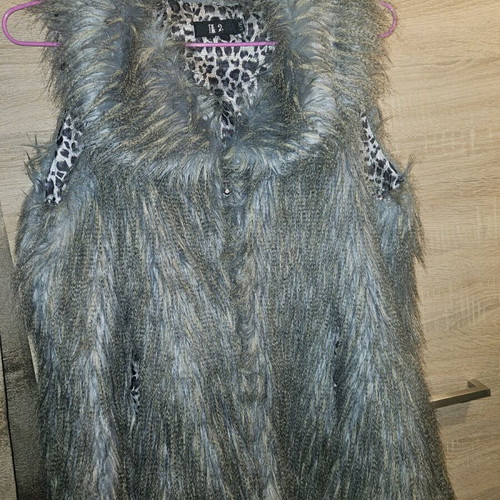 Sleeveless fur vest like new L/XL