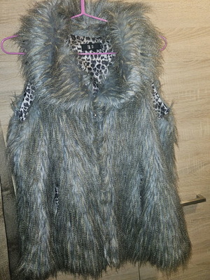 Sleeveless fur vest like new L/XL