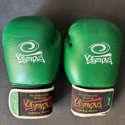 Olympus boxing gloves 10 oz like new
