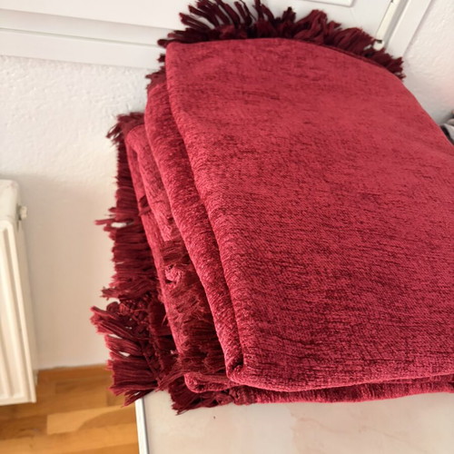 Sofa throws like new, set of 3, burgundy color