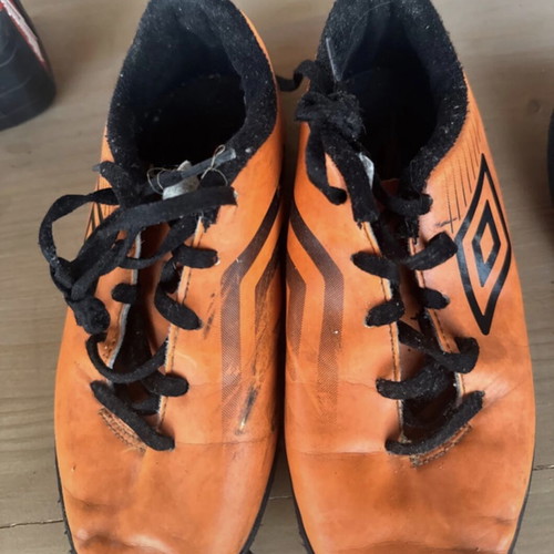 Umbro football shoes size 32 used, orange and black