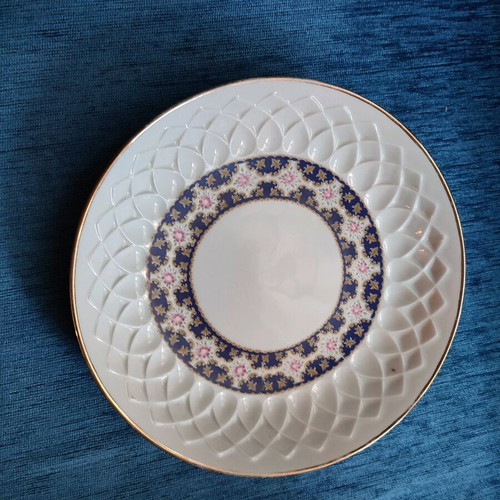 Plate handmade Bavarian porcelain Schuman 25cm like new with 24k gold