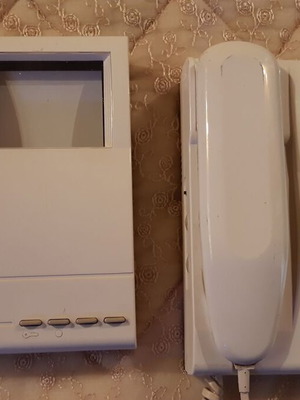 Μόνιτορ θυροτηλεόρασης Bitron MV100 μεταχειρισμένο με βάσεις