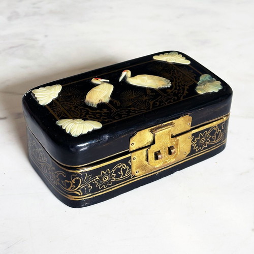 Vintage Chinese jewelry box used with mother of pearl and hand-painted details