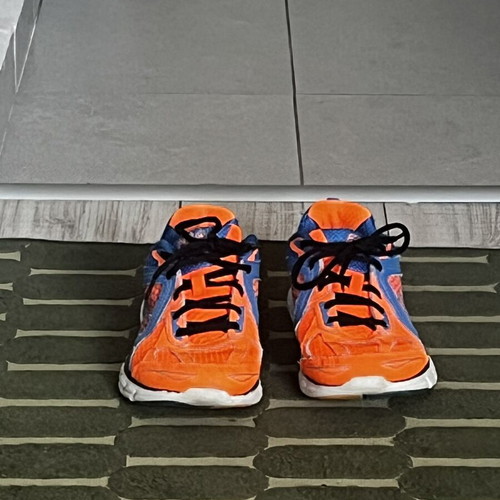 Fila athletic shoes size 38.5, blue and orange