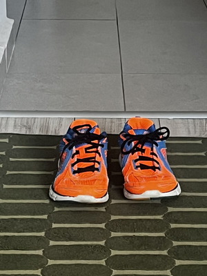Fila athletic shoes size 38.5, blue and orange