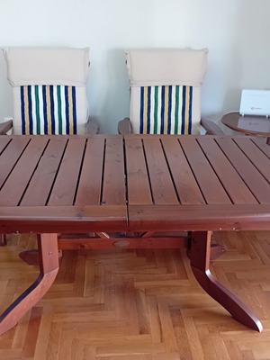 Dining set with 4 chairs and cushions like new, extendable wooden table