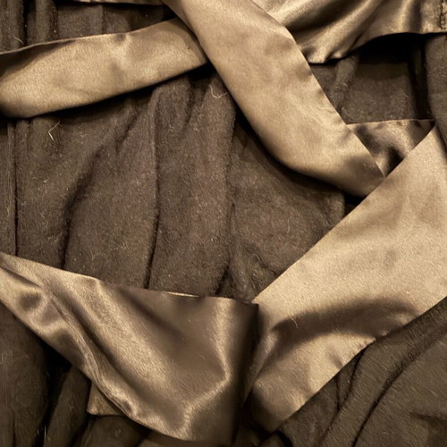Venus Victoria night robe size M like new, black