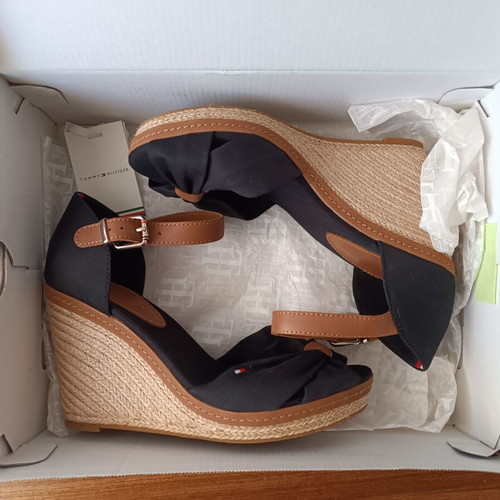 Tommy Hilfiger platform sandals like new, black, size 39