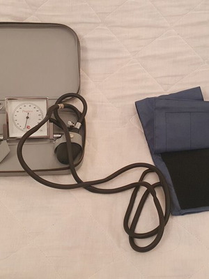 Medical sphygmomanometer used
