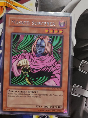 Masked Sorcerer μεταχειρισμένη κάρτα Yu-Gi-Oh!