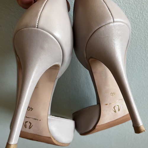Mourtzi leather pumps light gray like new