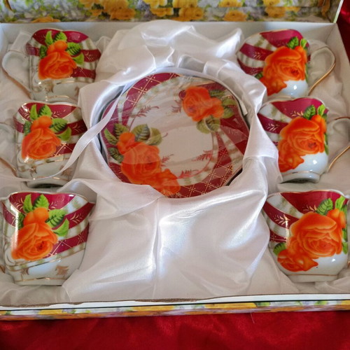 Set of cups new in box with beautiful colors