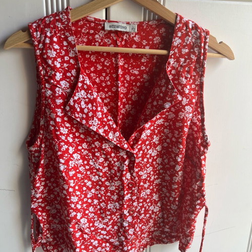 Attrattivo sleeveless blouse red like new, size L