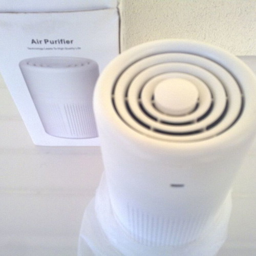 Air purifier like new, ideal for rooms up to 20m², USB powered