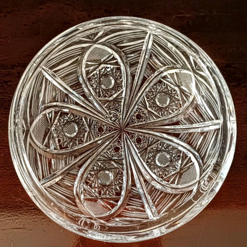 Crystal fondue bowl used with lid and carving