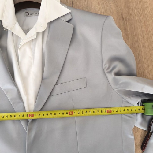 Groomsuit silver like new, includes accessories, size L