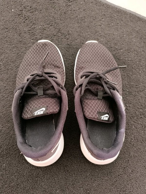 Nike athletic shoes used, size 38.5, black