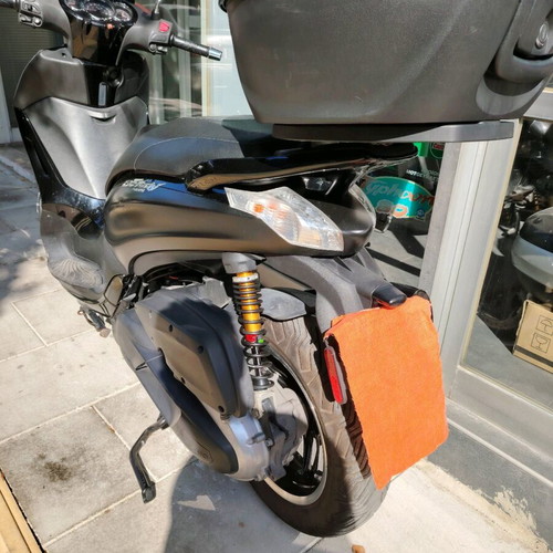 Piaggio Beverly 350 Police like new, with original top case and alarm