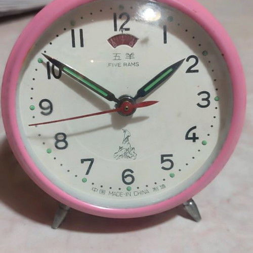 Five Rams table clock used, wind-up, pink