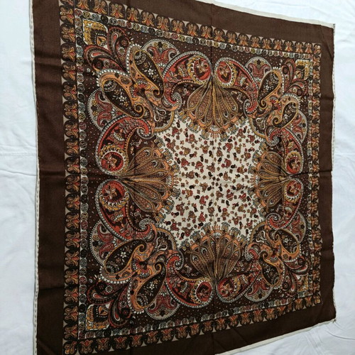 Headscarf new, size 90/83 cm