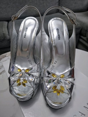 Sposa Moda silver sandals like new with crystals, size 36