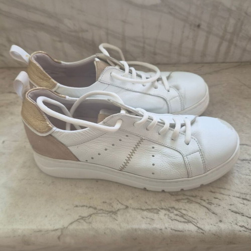Fluchos sneaker white with gold and brown details, like new, size 36