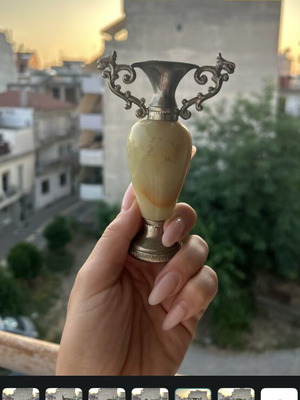 Onyx vase like new, special design