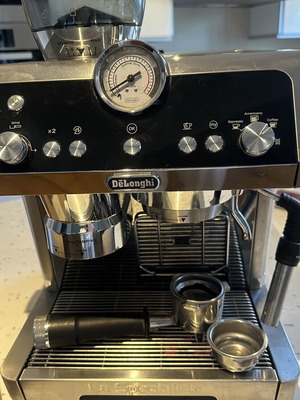 Καφετιέρα Delonghi EC 9355.M La Specialista σαν καινούργια