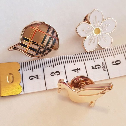 Burberry pins new, set of 3 pieces