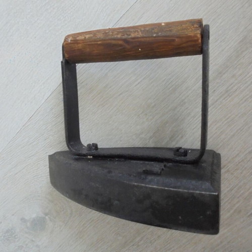 Cast Iron Iron No 5 used, vintage retro item with wooden handle