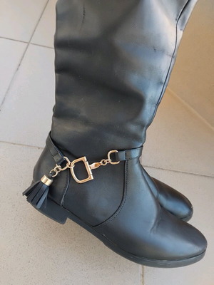 Μπότα γυναικεία μαύρη σαν καινούργιο μέγεθος 39