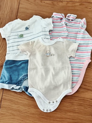 Baby bodysuits 6-9 months like new, 100% cotton summer spring