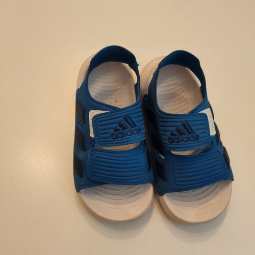 Adidas Altaswim 2.0 blue kids beach shoes size 26, like new