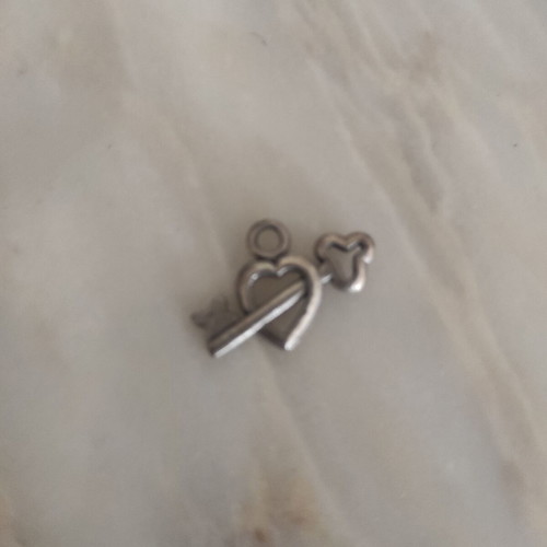 Metal heart pendant with key like new