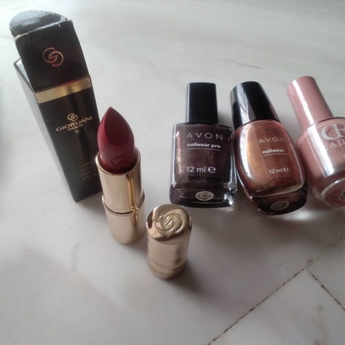 Giordani Gold lipstick bright red and 3 slightly used Avon nail polishes