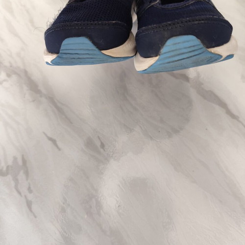 Asics kids' athletic shoes size 28.5 like new, blue