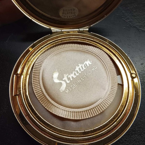 Vintage powder compact with mirror