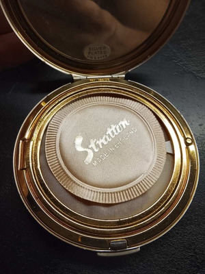 Vintage powder compact with mirror