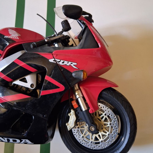 Honda CBR 929RR Fireblade collectible model like new, large scale