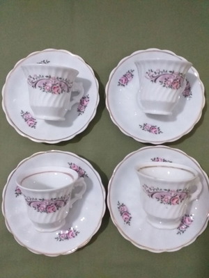 Coffee cups used, set of 4 with saucers